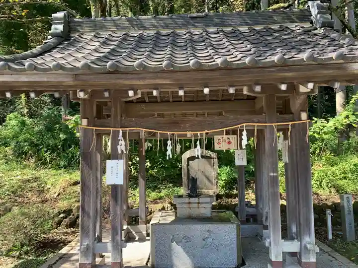 白山神社の手水舎