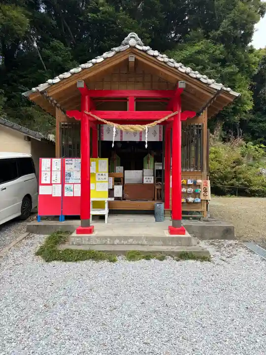 南方神社(諏訪南方神社)の{uncategorized: "未分類", other: "その他", undefined: "問題あり", building: "その他建物", grave: "お墓", sacred_gate: "鳥居", guardian: "狛犬", statue: "像", buddha: "仏像", history: "歴史", nature: "自然", garden: "庭園", animal: "動物", pagoda: "塔", temizu: "手水舎", mountain_gate: "山門・神門", sanctuary: "本殿・本堂", subordinate: "末社・摂社", art: "芸術", scenery: "景色", jizo: "地蔵", ema: "絵馬", goshuin: "御朱印", omikuji: "おみくじ", items: "授与品その他", amulet: "お守り", goshuincho: "御朱印帳", eats: "食事", festival: "お祭り", votive_dance: "神楽", shichigosan: "七五三参", wedding: "結婚式", experience: "体験その他", initially: "初詣", around: "周辺", anti_infection: "感染症対策"}
