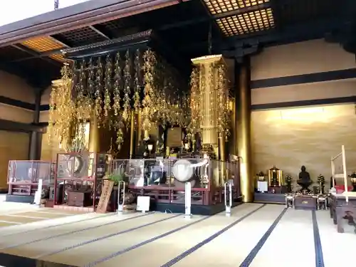 西新井大師総持寺の本殿・本堂