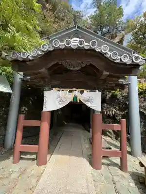 鹽竈神社の{uncategorized: "未分類", other: "その他", undefined: "問題あり", building: "その他建物", grave: "お墓", sacred_gate: "鳥居", guardian: "狛犬", statue: "像", buddha: "仏像", history: "歴史", nature: "自然", garden: "庭園", animal: "動物", pagoda: "塔", temizu: "手水舎", mountain_gate: "山門・神門", sanctuary: "本殿・本堂", subordinate: "末社・摂社", art: "芸術", scenery: "景色", jizo: "地蔵", ema: "絵馬", goshuin: "御朱印", omikuji: "おみくじ", items: "授与品その他", amulet: "お守り", goshuincho: "御朱印帳", eats: "食事", festival: "お祭り", votive_dance: "神楽", shichigosan: "七五三参", wedding: "結婚式", experience: "体験その他", initially: "初詣", around: "周辺", anti_infection: "感染症対策"}
