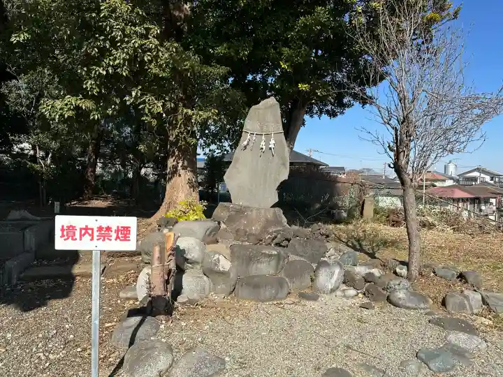 日月神社の{uncategorized: "未分類", other: "その他", undefined: "問題あり", building: "その他建物", grave: "お墓", sacred_gate: "鳥居", guardian: "狛犬", statue: "像", buddha: "仏像", history: "歴史", nature: "自然", garden: "庭園", animal: "動物", pagoda: "塔", temizu: "手水舎", mountain_gate: "山門・神門", sanctuary: "本殿・本堂", subordinate: "末社・摂社", art: "芸術", scenery: "景色", jizo: "地蔵", ema: "絵馬", goshuin: "御朱印", omikuji: "おみくじ", items: "授与品その他", amulet: "お守り", goshuincho: "御朱印帳", eats: "食事", festival: "お祭り", votive_dance: "神楽", shichigosan: "七五三参", wedding: "結婚式", experience: "体験その他", initially: "初詣", around: "周辺", anti_infection: "感染症対策"}