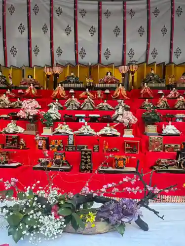 座間神社の{uncategorized: "未分類", other: "その他", undefined: "問題あり", building: "その他建物", grave: "お墓", sacred_gate: "鳥居", guardian: "狛犬", statue: "像", buddha: "仏像", history: "歴史", nature: "自然", garden: "庭園", animal: "動物", pagoda: "塔", temizu: "手水舎", mountain_gate: "山門・神門", sanctuary: "本殿・本堂", subordinate: "末社・摂社", art: "芸術", scenery: "景色", jizo: "地蔵", ema: "絵馬", goshuin: "御朱印", omikuji: "おみくじ", items: "授与品その他", amulet: "お守り", goshuincho: "御朱印帳", eats: "食事", festival: "お祭り", votive_dance: "神楽", shichigosan: "七五三参", wedding: "結婚式", experience: "体験その他", initially: "初詣", around: "周辺", anti_infection: "感染症対策"}