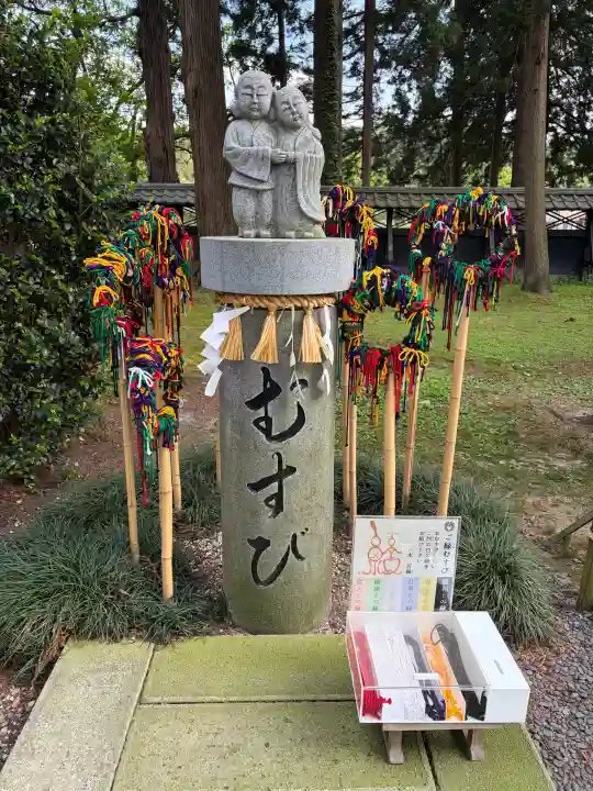 守りの神 藤基神社の{uncategorized: "未分類", other: "その他", undefined: "問題あり", building: "その他建物", grave: "お墓", sacred_gate: "鳥居", guardian: "狛犬", statue: "像", buddha: "仏像", history: "歴史", nature: "自然", garden: "庭園", animal: "動物", pagoda: "塔", temizu: "手水舎", mountain_gate: "山門・神門", sanctuary: "本殿・本堂", subordinate: "末社・摂社", art: "芸術", scenery: "景色", jizo: "地蔵", ema: "絵馬", goshuin: "御朱印", omikuji: "おみくじ", items: "授与品その他", amulet: "お守り", goshuincho: "御朱印帳", eats: "食事", festival: "お祭り", votive_dance: "神楽", shichigosan: "七五三参", wedding: "結婚式", experience: "体験その他", initially: "初詣", around: "周辺", anti_infection: "感染症対策"}