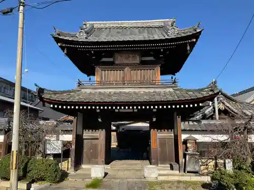 江国寺の山門