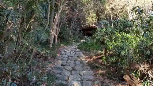 摩利支天堂の庭園