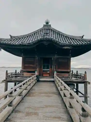 満月寺（浮御堂）の{uncategorized: "未分類", other: "その他", undefined: "問題あり", building: "その他建物", grave: "お墓", sacred_gate: "鳥居", guardian: "狛犬", statue: "像", buddha: "仏像", history: "歴史", nature: "自然", garden: "庭園", animal: "動物", pagoda: "塔", temizu: "手水舎", mountain_gate: "山門・神門", sanctuary: "本殿・本堂", subordinate: "末社・摂社", art: "芸術", scenery: "景色", jizo: "地蔵", ema: "絵馬", goshuin: "御朱印", omikuji: "おみくじ", items: "授与品その他", amulet: "お守り", goshuincho: "御朱印帳", eats: "食事", festival: "お祭り", votive_dance: "神楽", shichigosan: "七五三参", wedding: "結婚式", experience: "体験その他", initially: "初詣", around: "周辺", anti_infection: "感染症対策"}
