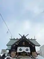 札幌諏訪神社の{uncategorized: "未分類", other: "その他", undefined: "問題あり", building: "その他建物", grave: "お墓", sacred_gate: "鳥居", guardian: "狛犬", statue: "像", buddha: "仏像", history: "歴史", nature: "自然", garden: "庭園", animal: "動物", pagoda: "塔", temizu: "手水舎", mountain_gate: "山門・神門", sanctuary: "本殿・本堂", subordinate: "末社・摂社", art: "芸術", scenery: "景色", jizo: "地蔵", ema: "絵馬", goshuin: "御朱印", omikuji: "おみくじ", items: "授与品その他", amulet: "お守り", goshuincho: "御朱印帳", eats: "食事", festival: "お祭り", votive_dance: "神楽", shichigosan: "七五三参", wedding: "結婚式", experience: "体験その他", initially: "初詣", around: "周辺", anti_infection: "感染症対策"}