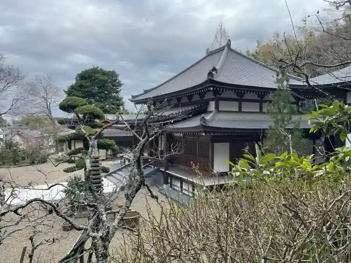 薬王寺の{uncategorized: "未分類", other: "その他", undefined: "問題あり", building: "その他建物", grave: "お墓", sacred_gate: "鳥居", guardian: "狛犬", statue: "像", buddha: "仏像", history: "歴史", nature: "自然", garden: "庭園", animal: "動物", pagoda: "塔", temizu: "手水舎", mountain_gate: "山門・神門", sanctuary: "本殿・本堂", subordinate: "末社・摂社", art: "芸術", scenery: "景色", jizo: "地蔵", ema: "絵馬", goshuin: "御朱印", omikuji: "おみくじ", items: "授与品その他", amulet: "お守り", goshuincho: "御朱印帳", eats: "食事", festival: "お祭り", votive_dance: "神楽", shichigosan: "七五三参", wedding: "結婚式", experience: "体験その他", initially: "初詣", around: "周辺", anti_infection: "感染症対策"}