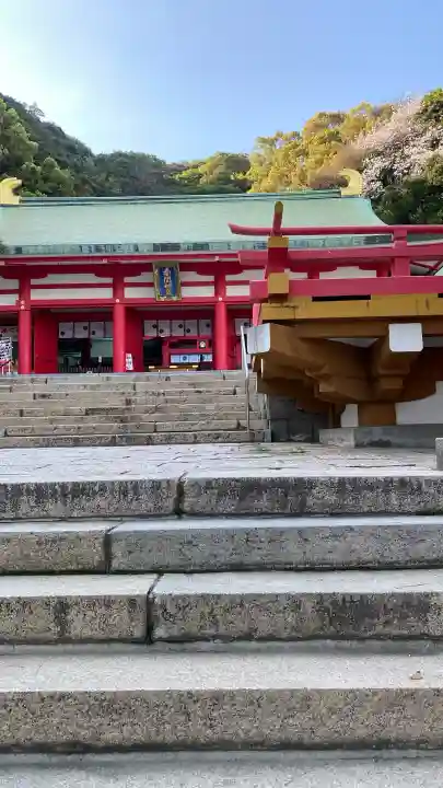赤間神宮の{uncategorized: "未分類", other: "その他", undefined: "問題あり", building: "その他建物", grave: "お墓", sacred_gate: "鳥居", guardian: "狛犬", statue: "像", buddha: "仏像", history: "歴史", nature: "自然", garden: "庭園", animal: "動物", pagoda: "塔", temizu: "手水舎", mountain_gate: "山門・神門", sanctuary: "本殿・本堂", subordinate: "末社・摂社", art: "芸術", scenery: "景色", jizo: "地蔵", ema: "絵馬", goshuin: "御朱印", omikuji: "おみくじ", items: "授与品その他", amulet: "お守り", goshuincho: "御朱印帳", eats: "食事", festival: "お祭り", votive_dance: "神楽", shichigosan: "七五三参", wedding: "結婚式", experience: "体験その他", initially: "初詣", around: "周辺", anti_infection: "感染症対策"}
