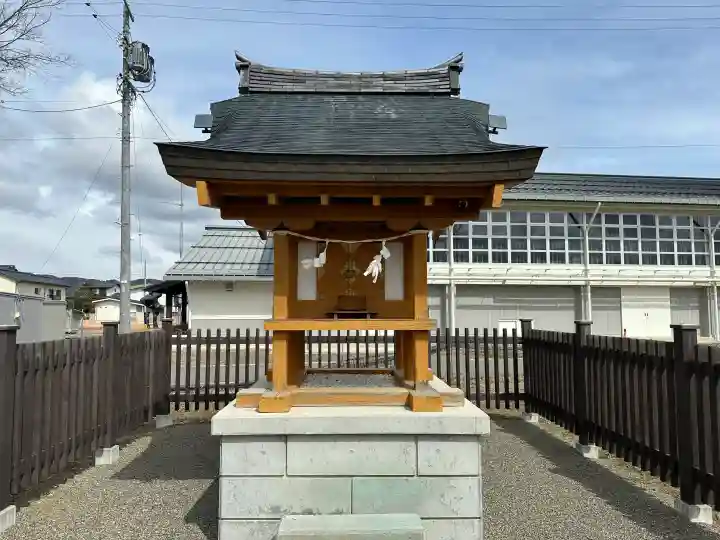 守田神社の{uncategorized: "未分類", other: "その他", undefined: "問題あり", building: "その他建物", grave: "お墓", sacred_gate: "鳥居", guardian: "狛犬", statue: "像", buddha: "仏像", history: "歴史", nature: "自然", garden: "庭園", animal: "動物", pagoda: "塔", temizu: "手水舎", mountain_gate: "山門・神門", sanctuary: "本殿・本堂", subordinate: "末社・摂社", art: "芸術", scenery: "景色", jizo: "地蔵", ema: "絵馬", goshuin: "御朱印", omikuji: "おみくじ", items: "授与品その他", amulet: "お守り", goshuincho: "御朱印帳", eats: "食事", festival: "お祭り", votive_dance: "神楽", shichigosan: "七五三参", wedding: "結婚式", experience: "体験その他", initially: "初詣", around: "周辺", anti_infection: "感染症対策"}