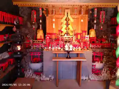 東京羽田 穴守稲荷神社の{uncategorized: "未分類", other: "その他", undefined: "問題あり", building: "その他建物", grave: "お墓", sacred_gate: "鳥居", guardian: "狛犬", statue: "像", buddha: "仏像", history: "歴史", nature: "自然", garden: "庭園", animal: "動物", pagoda: "塔", temizu: "手水舎", mountain_gate: "山門・神門", sanctuary: "本殿・本堂", subordinate: "末社・摂社", art: "芸術", scenery: "景色", jizo: "地蔵", ema: "絵馬", goshuin: "御朱印", omikuji: "おみくじ", items: "授与品その他", amulet: "お守り", goshuincho: "御朱印帳", eats: "食事", festival: "お祭り", votive_dance: "神楽", shichigosan: "七五三参", wedding: "結婚式", experience: "体験その他", initially: "初詣", around: "周辺", anti_infection: "感染症対策"}