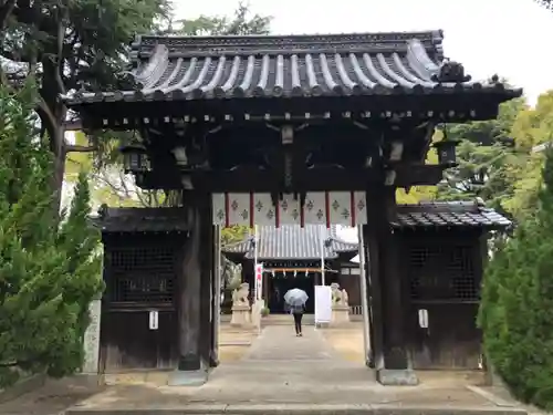 九所御霊天神社の山門