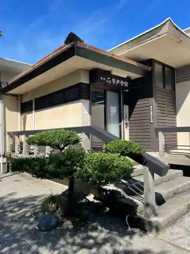 無量寺の{uncategorized: "未分類", other: "その他", undefined: "問題あり", building: "その他建物", grave: "お墓", sacred_gate: "鳥居", guardian: "狛犬", statue: "像", buddha: "仏像", history: "歴史", nature: "自然", garden: "庭園", animal: "動物", pagoda: "塔", temizu: "手水舎", mountain_gate: "山門・神門", sanctuary: "本殿・本堂", subordinate: "末社・摂社", art: "芸術", scenery: "景色", jizo: "地蔵", ema: "絵馬", goshuin: "御朱印", omikuji: "おみくじ", items: "授与品その他", amulet: "お守り", goshuincho: "御朱印帳", eats: "食事", festival: "お祭り", votive_dance: "神楽", shichigosan: "七五三参", wedding: "結婚式", experience: "体験その他", initially: "初詣", around: "周辺", anti_infection: "感染症対策"}