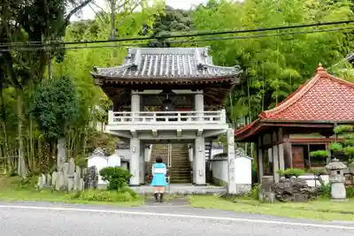 蔵円寺の山門・神門
