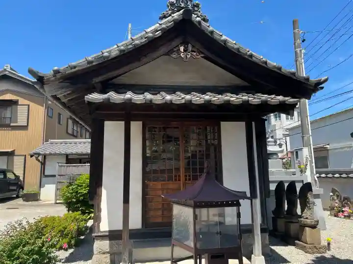 清浄院の{uncategorized: "未分類", other: "その他", undefined: "問題あり", building: "その他建物", grave: "お墓", sacred_gate: "鳥居", guardian: "狛犬", statue: "像", buddha: "仏像", history: "歴史", nature: "自然", garden: "庭園", animal: "動物", pagoda: "塔", temizu: "手水舎", mountain_gate: "山門・神門", sanctuary: "本殿・本堂", subordinate: "末社・摂社", art: "芸術", scenery: "景色", jizo: "地蔵", ema: "絵馬", goshuin: "御朱印", omikuji: "おみくじ", items: "授与品その他", amulet: "お守り", goshuincho: "御朱印帳", eats: "食事", festival: "お祭り", votive_dance: "神楽", shichigosan: "七五三参", wedding: "結婚式", experience: "体験その他", initially: "初詣", around: "周辺", anti_infection: "感染症対策"}
