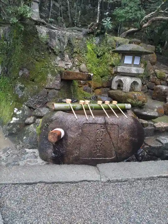 石上神宮の手水舎