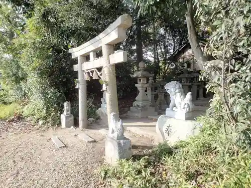 雲甘寺坐楢本神社の鳥居