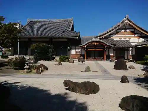 霊光院の庭園