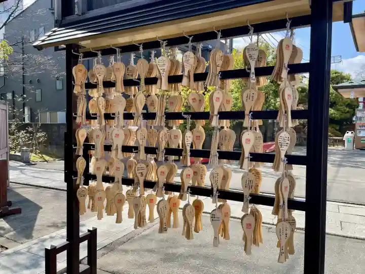 溝口神社の{uncategorized: "未分類", other: "その他", undefined: "問題あり", building: "その他建物", grave: "お墓", sacred_gate: "鳥居", guardian: "狛犬", statue: "像", buddha: "仏像", history: "歴史", nature: "自然", garden: "庭園", animal: "動物", pagoda: "塔", temizu: "手水舎", mountain_gate: "山門・神門", sanctuary: "本殿・本堂", subordinate: "末社・摂社", art: "芸術", scenery: "景色", jizo: "地蔵", ema: "絵馬", goshuin: "御朱印", omikuji: "おみくじ", items: "授与品その他", amulet: "お守り", goshuincho: "御朱印帳", eats: "食事", festival: "お祭り", votive_dance: "神楽", shichigosan: "七五三参", wedding: "結婚式", experience: "体験その他", initially: "初詣", around: "周辺", anti_infection: "感染症対策"}