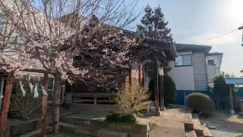 白山神社の{uncategorized: "未分類", other: "その他", undefined: "問題あり", building: "その他建物", grave: "お墓", sacred_gate: "鳥居", guardian: "狛犬", statue: "像", buddha: "仏像", history: "歴史", nature: "自然", garden: "庭園", animal: "動物", pagoda: "塔", temizu: "手水舎", mountain_gate: "山門・神門", sanctuary: "本殿・本堂", subordinate: "末社・摂社", art: "芸術", scenery: "景色", jizo: "地蔵", ema: "絵馬", goshuin: "御朱印", omikuji: "おみくじ", items: "授与品その他", amulet: "お守り", goshuincho: "御朱印帳", eats: "食事", festival: "お祭り", votive_dance: "神楽", shichigosan: "七五三参", wedding: "結婚式", experience: "体験その他", initially: "初詣", around: "周辺", anti_infection: "感染症対策"}