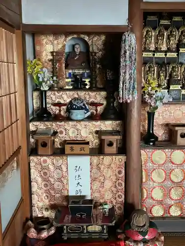無量寺の{uncategorized: "未分類", other: "その他", undefined: "問題あり", building: "その他建物", grave: "お墓", sacred_gate: "鳥居", guardian: "狛犬", statue: "像", buddha: "仏像", history: "歴史", nature: "自然", garden: "庭園", animal: "動物", pagoda: "塔", temizu: "手水舎", mountain_gate: "山門・神門", sanctuary: "本殿・本堂", subordinate: "末社・摂社", art: "芸術", scenery: "景色", jizo: "地蔵", ema: "絵馬", goshuin: "御朱印", omikuji: "おみくじ", items: "授与品その他", amulet: "お守り", goshuincho: "御朱印帳", eats: "食事", festival: "お祭り", votive_dance: "神楽", shichigosan: "七五三参", wedding: "結婚式", experience: "体験その他", initially: "初詣", around: "周辺", anti_infection: "感染症対策"}