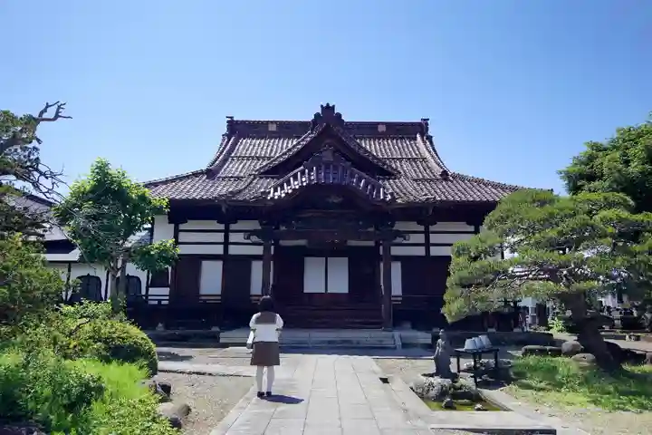 三宝寺の本殿・本堂