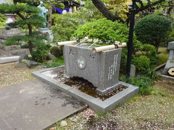 三佛寺の手水舎
