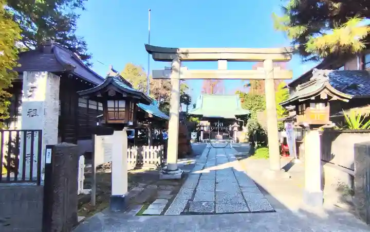 高円寺天祖神社の{uncategorized: "未分類", other: "その他", undefined: "問題あり", building: "その他建物", grave: "お墓", sacred_gate: "鳥居", guardian: "狛犬", statue: "像", buddha: "仏像", history: "歴史", nature: "自然", garden: "庭園", animal: "動物", pagoda: "塔", temizu: "手水舎", mountain_gate: "山門・神門", sanctuary: "本殿・本堂", subordinate: "末社・摂社", art: "芸術", scenery: "景色", jizo: "地蔵", ema: "絵馬", goshuin: "御朱印", omikuji: "おみくじ", items: "授与品その他", amulet: "お守り", goshuincho: "御朱印帳", eats: "食事", festival: "お祭り", votive_dance: "神楽", shichigosan: "七五三参", wedding: "結婚式", experience: "体験その他", initially: "初詣", around: "周辺", anti_infection: "感染症対策"}