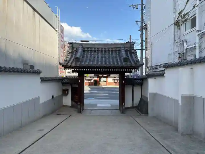 誓願寺の{uncategorized: "未分類", other: "その他", undefined: "問題あり", building: "その他建物", grave: "お墓", sacred_gate: "鳥居", guardian: "狛犬", statue: "像", buddha: "仏像", history: "歴史", nature: "自然", garden: "庭園", animal: "動物", pagoda: "塔", temizu: "手水舎", mountain_gate: "山門・神門", sanctuary: "本殿・本堂", subordinate: "末社・摂社", art: "芸術", scenery: "景色", jizo: "地蔵", ema: "絵馬", goshuin: "御朱印", omikuji: "おみくじ", items: "授与品その他", amulet: "お守り", goshuincho: "御朱印帳", eats: "食事", festival: "お祭り", votive_dance: "神楽", shichigosan: "七五三参", wedding: "結婚式", experience: "体験その他", initially: "初詣", around: "周辺", anti_infection: "感染症対策"}