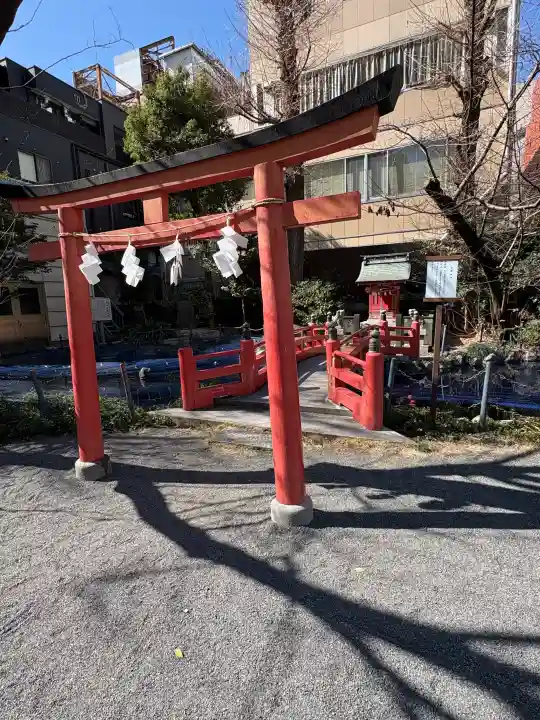 小梳神社の{uncategorized: "未分類", other: "その他", undefined: "問題あり", building: "その他建物", grave: "お墓", sacred_gate: "鳥居", guardian: "狛犬", statue: "像", buddha: "仏像", history: "歴史", nature: "自然", garden: "庭園", animal: "動物", pagoda: "塔", temizu: "手水舎", mountain_gate: "山門・神門", sanctuary: "本殿・本堂", subordinate: "末社・摂社", art: "芸術", scenery: "景色", jizo: "地蔵", ema: "絵馬", goshuin: "御朱印", omikuji: "おみくじ", items: "授与品その他", amulet: "お守り", goshuincho: "御朱印帳", eats: "食事", festival: "お祭り", votive_dance: "神楽", shichigosan: "七五三参", wedding: "結婚式", experience: "体験その他", initially: "初詣", around: "周辺", anti_infection: "感染症対策"}