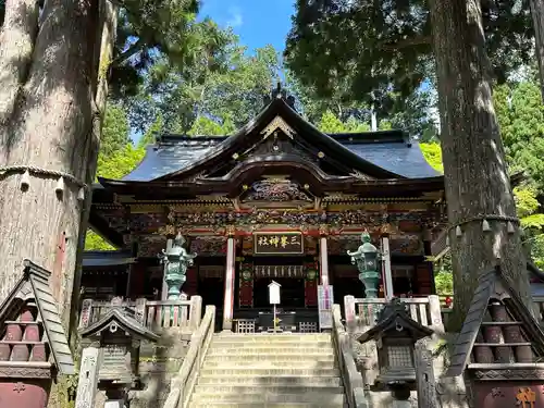 三峯神社の本殿