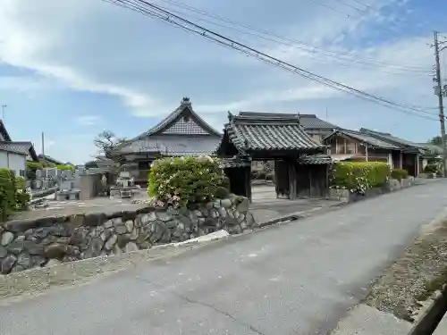 誓光寺の{uncategorized: "未分類", other: "その他", undefined: "問題あり", building: "その他建物", grave: "お墓", sacred_gate: "鳥居", guardian: "狛犬", statue: "像", buddha: "仏像", history: "歴史", nature: "自然", garden: "庭園", animal: "動物", pagoda: "塔", temizu: "手水舎", mountain_gate: "山門・神門", sanctuary: "本殿・本堂", subordinate: "末社・摂社", art: "芸術", scenery: "景色", jizo: "地蔵", ema: "絵馬", goshuin: "御朱印", omikuji: "おみくじ", items: "授与品その他", amulet: "お守り", goshuincho: "御朱印帳", eats: "食事", festival: "お祭り", votive_dance: "神楽", shichigosan: "七五三参", wedding: "結婚式", experience: "体験その他", initially: "初詣", around: "周辺", anti_infection: "感染症対策"}