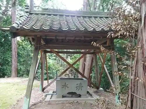 巓神社の手水舎