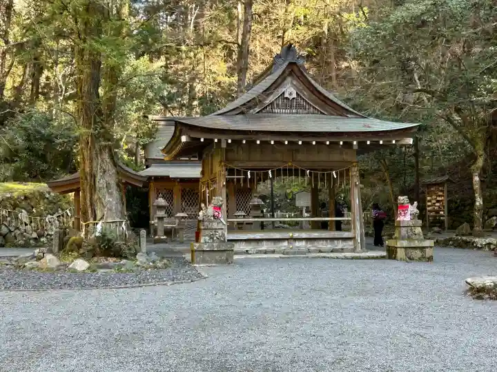 貴船神社奥宮の{uncategorized: "未分類", other: "その他", undefined: "問題あり", building: "その他建物", grave: "お墓", sacred_gate: "鳥居", guardian: "狛犬", statue: "像", buddha: "仏像", history: "歴史", nature: "自然", garden: "庭園", animal: "動物", pagoda: "塔", temizu: "手水舎", mountain_gate: "山門・神門", sanctuary: "本殿・本堂", subordinate: "末社・摂社", art: "芸術", scenery: "景色", jizo: "地蔵", ema: "絵馬", goshuin: "御朱印", omikuji: "おみくじ", items: "授与品その他", amulet: "お守り", goshuincho: "御朱印帳", eats: "食事", festival: "お祭り", votive_dance: "神楽", shichigosan: "七五三参", wedding: "結婚式", experience: "体験その他", initially: "初詣", around: "周辺", anti_infection: "感染症対策"}