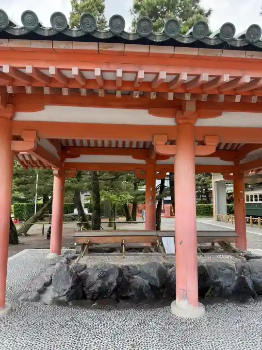 平安神宮の{uncategorized: "未分類", other: "その他", undefined: "問題あり", building: "その他建物", grave: "お墓", sacred_gate: "鳥居", guardian: "狛犬", statue: "像", buddha: "仏像", history: "歴史", nature: "自然", garden: "庭園", animal: "動物", pagoda: "塔", temizu: "手水舎", mountain_gate: "山門・神門", sanctuary: "本殿・本堂", subordinate: "末社・摂社", art: "芸術", scenery: "景色", jizo: "地蔵", ema: "絵馬", goshuin: "御朱印", omikuji: "おみくじ", items: "授与品その他", amulet: "お守り", goshuincho: "御朱印帳", eats: "食事", festival: "お祭り", votive_dance: "神楽", shichigosan: "七五三参", wedding: "結婚式", experience: "体験その他", initially: "初詣", around: "周辺", anti_infection: "感染症対策"}