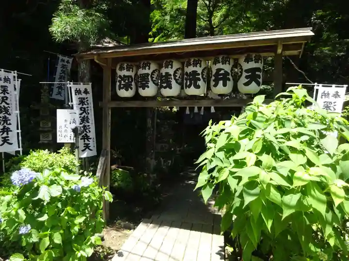 深澤銭洗弁財天の山門・神門