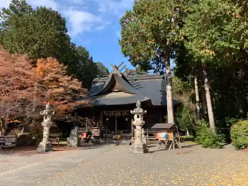 冨士御室浅間神社の本殿・本堂