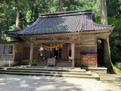 雄山神社中宮祈願殿の本殿・本堂