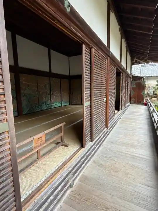大覚寺の{uncategorized: "未分類", other: "その他", undefined: "問題あり", building: "その他建物", grave: "お墓", sacred_gate: "鳥居", guardian: "狛犬", statue: "像", buddha: "仏像", history: "歴史", nature: "自然", garden: "庭園", animal: "動物", pagoda: "塔", temizu: "手水舎", mountain_gate: "山門・神門", sanctuary: "本殿・本堂", subordinate: "末社・摂社", art: "芸術", scenery: "景色", jizo: "地蔵", ema: "絵馬", goshuin: "御朱印", omikuji: "おみくじ", items: "授与品その他", amulet: "お守り", goshuincho: "御朱印帳", eats: "食事", festival: "お祭り", votive_dance: "神楽", shichigosan: "七五三参", wedding: "結婚式", experience: "体験その他", initially: "初詣", around: "周辺", anti_infection: "感染症対策"}