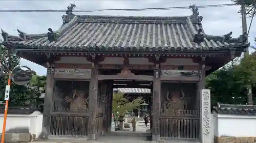 穴太寺の山門