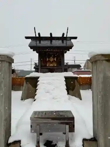 一本栗地主神社の{uncategorized: "未分類", other: "その他", undefined: "問題あり", building: "その他建物", grave: "お墓", sacred_gate: "鳥居", guardian: "狛犬", statue: "像", buddha: "仏像", history: "歴史", nature: "自然", garden: "庭園", animal: "動物", pagoda: "塔", temizu: "手水舎", mountain_gate: "山門・神門", sanctuary: "本殿・本堂", subordinate: "末社・摂社", art: "芸術", scenery: "景色", jizo: "地蔵", ema: "絵馬", goshuin: "御朱印", omikuji: "おみくじ", items: "授与品その他", amulet: "お守り", goshuincho: "御朱印帳", eats: "食事", festival: "お祭り", votive_dance: "神楽", shichigosan: "七五三参", wedding: "結婚式", experience: "体験その他", initially: "初詣", around: "周辺", anti_infection: "感染症対策"}