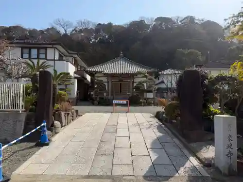 来迎寺（材木座）の{uncategorized: "未分類", other: "その他", undefined: "問題あり", building: "その他建物", grave: "お墓", sacred_gate: "鳥居", guardian: "狛犬", statue: "像", buddha: "仏像", history: "歴史", nature: "自然", garden: "庭園", animal: "動物", pagoda: "塔", temizu: "手水舎", mountain_gate: "山門・神門", sanctuary: "本殿・本堂", subordinate: "末社・摂社", art: "芸術", scenery: "景色", jizo: "地蔵", ema: "絵馬", goshuin: "御朱印", omikuji: "おみくじ", items: "授与品その他", amulet: "お守り", goshuincho: "御朱印帳", eats: "食事", festival: "お祭り", votive_dance: "神楽", shichigosan: "七五三参", wedding: "結婚式", experience: "体験その他", initially: "初詣", around: "周辺", anti_infection: "感染症対策"}