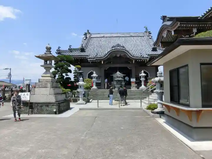 井戸寺の本殿・本堂