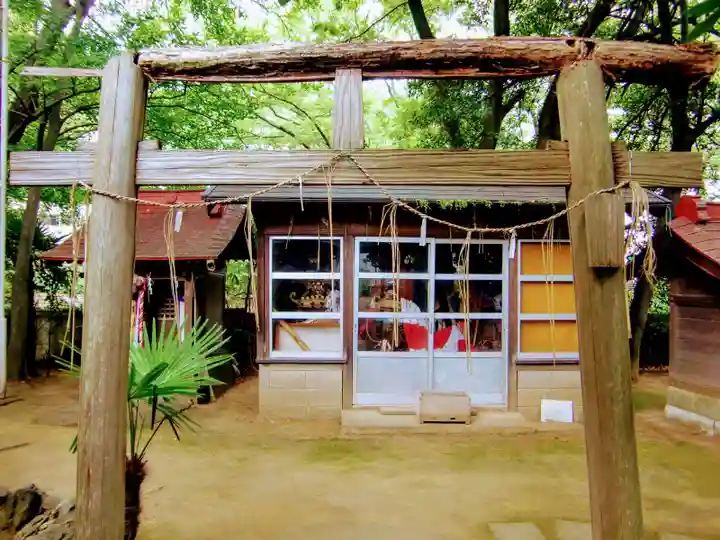 厳島神社(港町弁財天)の鳥居