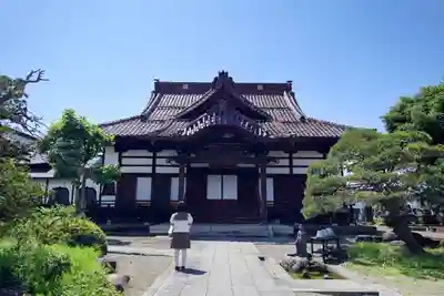 三宝寺の本殿・本堂