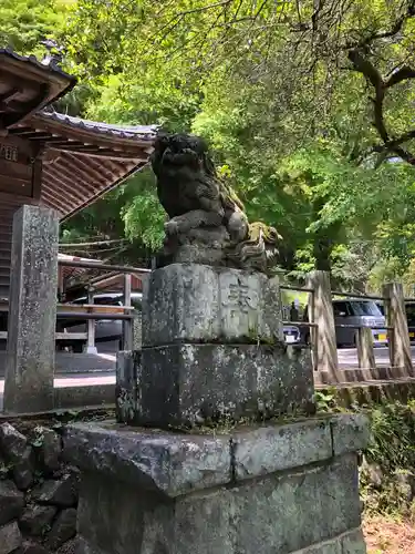 高尾山麓氷川神社の狛犬