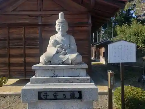 苗村神社の像