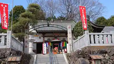 寺岡山元三大師の山門・神門