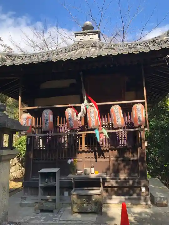 園城寺(三井寺)の{uncategorized: "未分類", other: "その他", undefined: "問題あり", building: "その他建物", grave: "お墓", sacred_gate: "鳥居", guardian: "狛犬", statue: "像", buddha: "仏像", history: "歴史", nature: "自然", garden: "庭園", animal: "動物", pagoda: "塔", temizu: "手水舎", mountain_gate: "山門・神門", sanctuary: "本殿・本堂", subordinate: "末社・摂社", art: "芸術", scenery: "景色", jizo: "地蔵", ema: "絵馬", goshuin: "御朱印", omikuji: "おみくじ", items: "授与品その他", amulet: "お守り", goshuincho: "御朱印帳", eats: "食事", festival: "お祭り", votive_dance: "神楽", shichigosan: "七五三参", wedding: "結婚式", experience: "体験その他", initially: "初詣", around: "周辺", anti_infection: "感染症対策"}