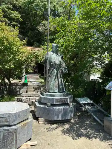 光雲神社の{uncategorized: "未分類", other: "その他", undefined: "問題あり", building: "その他建物", grave: "お墓", sacred_gate: "鳥居", guardian: "狛犬", statue: "像", buddha: "仏像", history: "歴史", nature: "自然", garden: "庭園", animal: "動物", pagoda: "塔", temizu: "手水舎", mountain_gate: "山門・神門", sanctuary: "本殿・本堂", subordinate: "末社・摂社", art: "芸術", scenery: "景色", jizo: "地蔵", ema: "絵馬", goshuin: "御朱印", omikuji: "おみくじ", items: "授与品その他", amulet: "お守り", goshuincho: "御朱印帳", eats: "食事", festival: "お祭り", votive_dance: "神楽", shichigosan: "七五三参", wedding: "結婚式", experience: "体験その他", initially: "初詣", around: "周辺", anti_infection: "感染症対策"}
